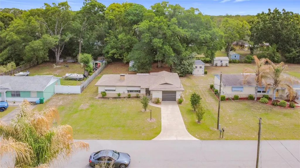 615 Third Avenue Lady Lake FL 32159