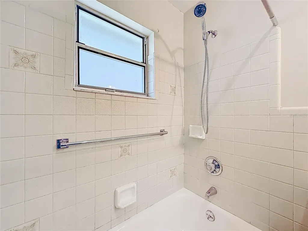 615 Third Avenue Lady Lake FL 32159