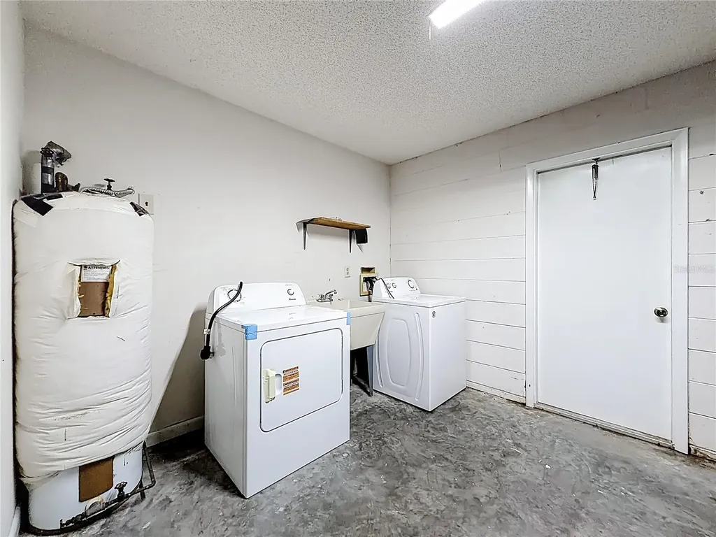 615 Third Avenue Lady Lake FL 32159