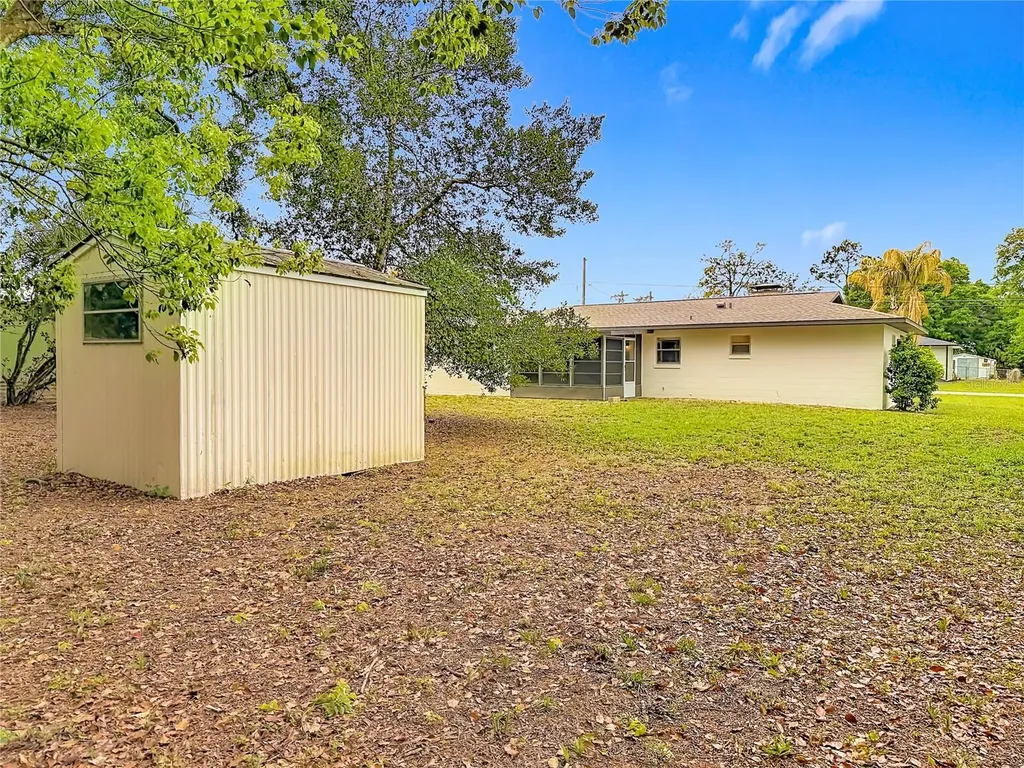 615 Third Avenue Lady Lake FL 32159