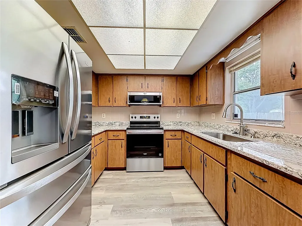 615 Third Avenue Lady Lake FL 32159