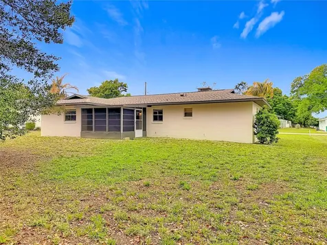 615 Third Avenue Lady Lake FL 32159