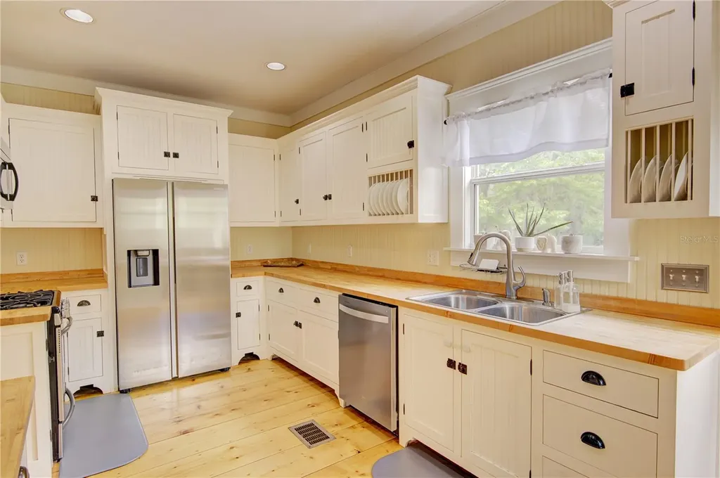 426 N Clara Avenue Deland FL 32720