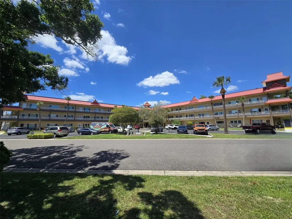 2402 Ecuadorian Way Clearwater FL 33763