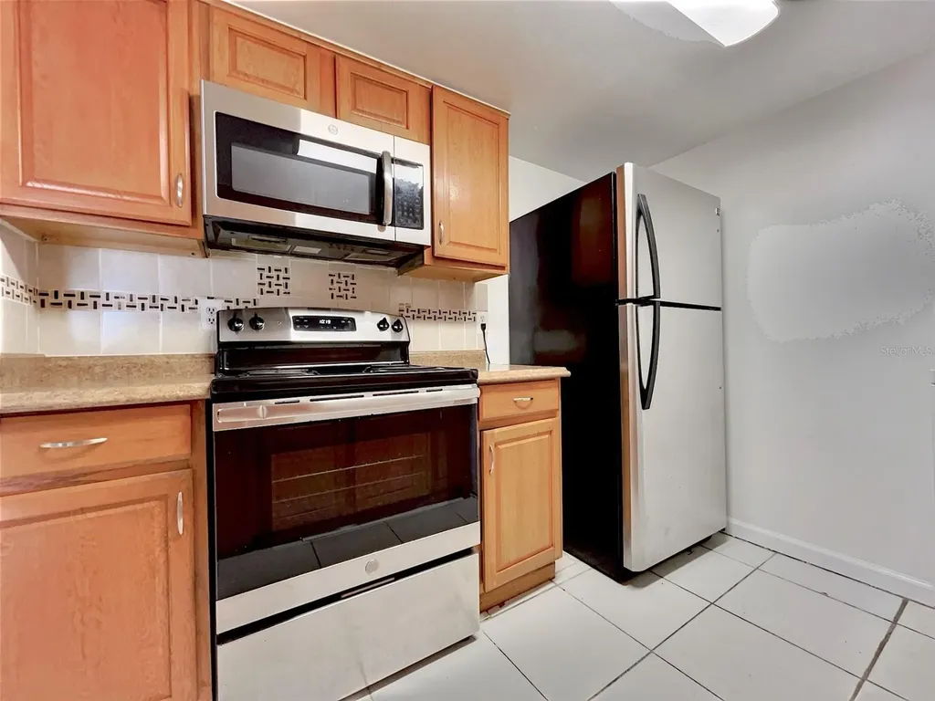 865 Sky Lake Circle Orlando FL 32809