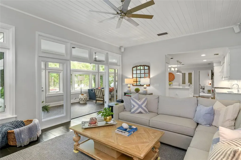 543 E Lake Sue Avenue Winter Park FL 32789