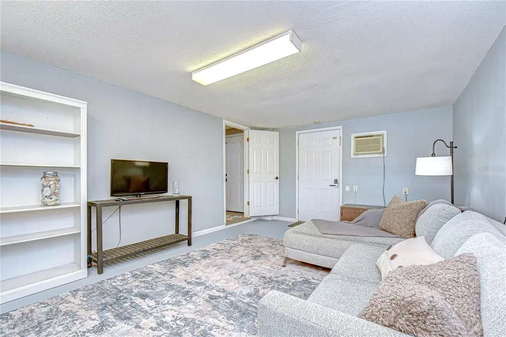 1216 Brandon Lakes Avenue Valrico FL 33594