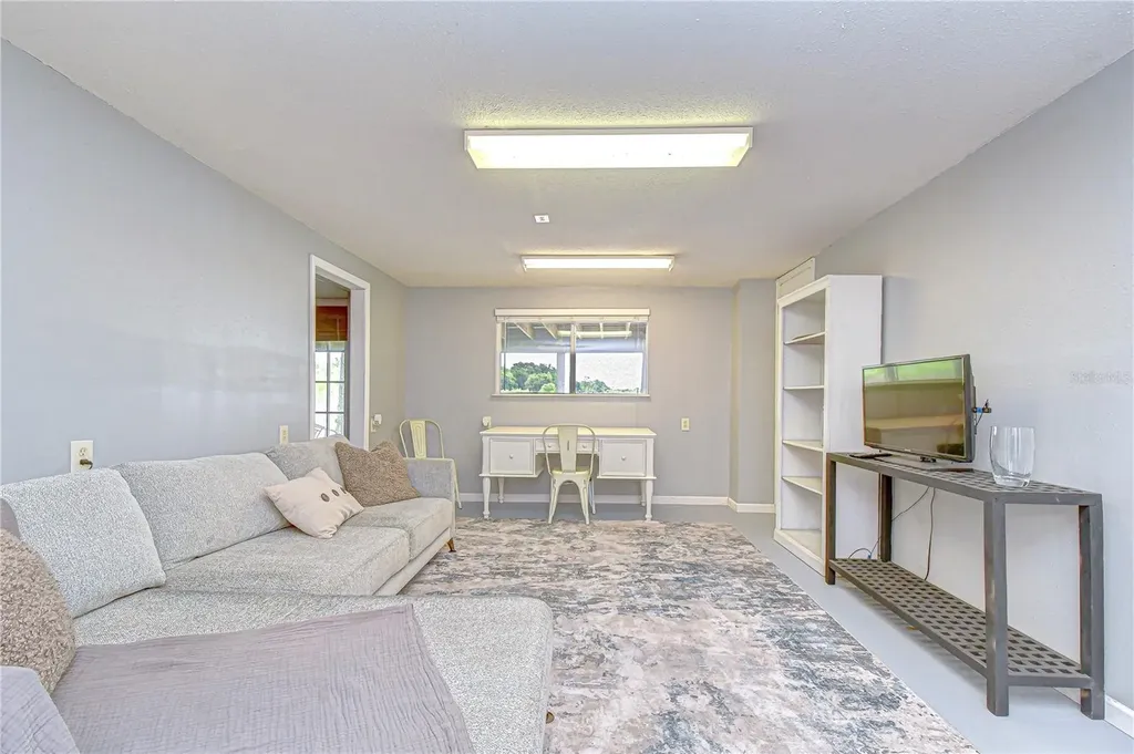 1216 Brandon Lakes Avenue Valrico FL 33594