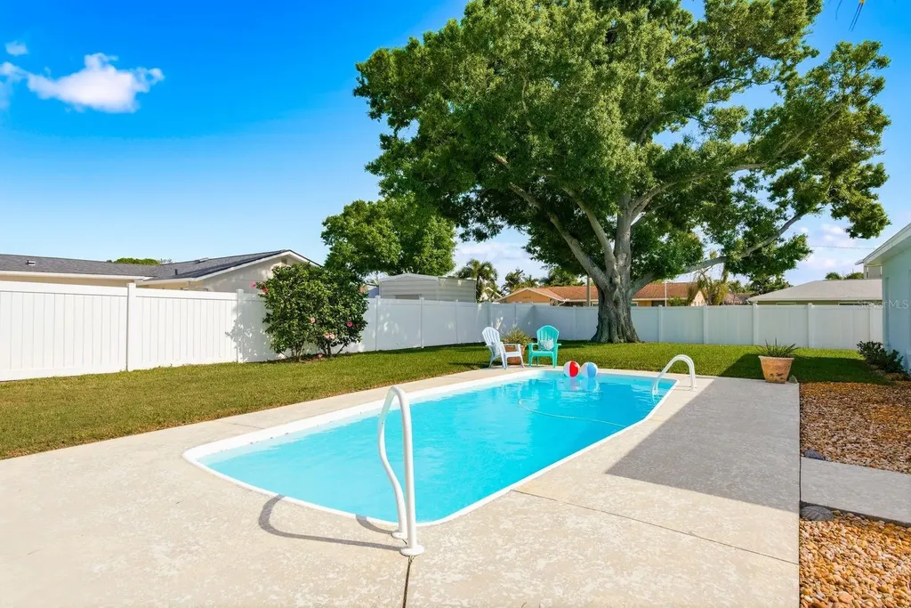 9115 125th Street Seminole FL 33772