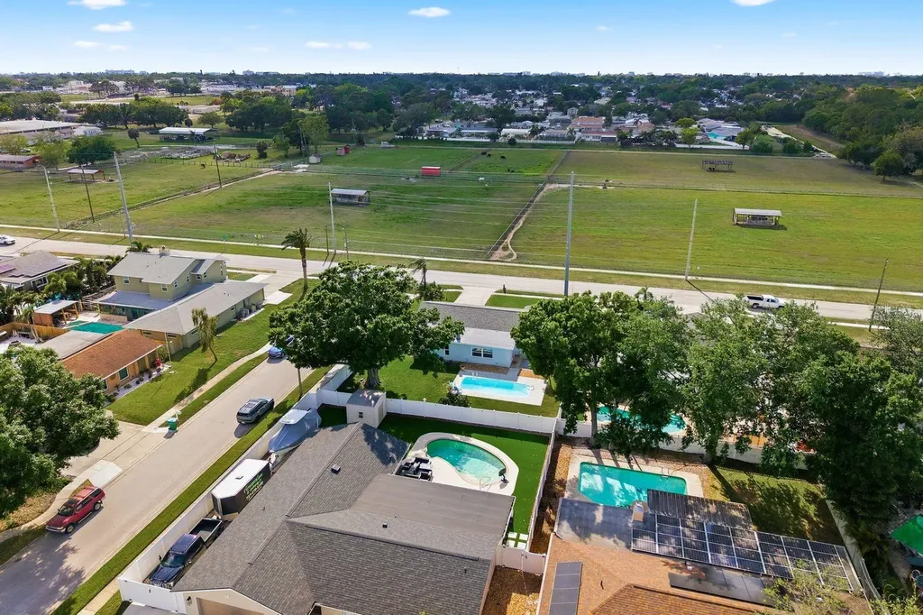 9115 125th Street Seminole FL 33772
