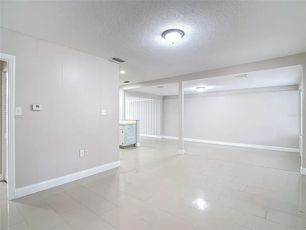 1328 Divot Lane Tampa FL 33612