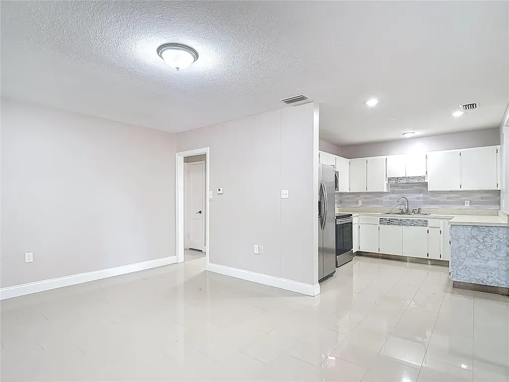 1328 Divot Lane Tampa FL 33612