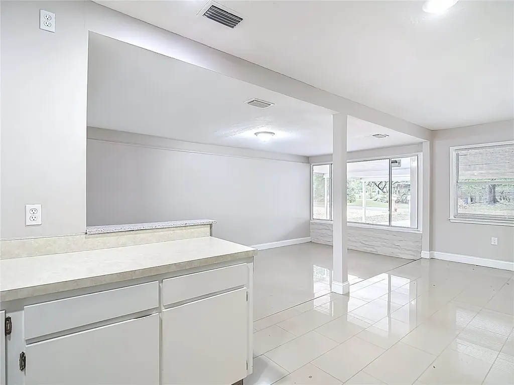 1328 Divot Lane Tampa FL 33612