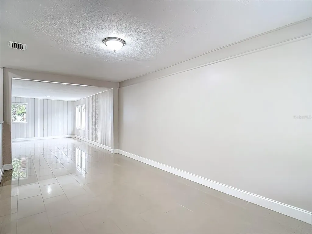 1328 Divot Lane Tampa FL 33612