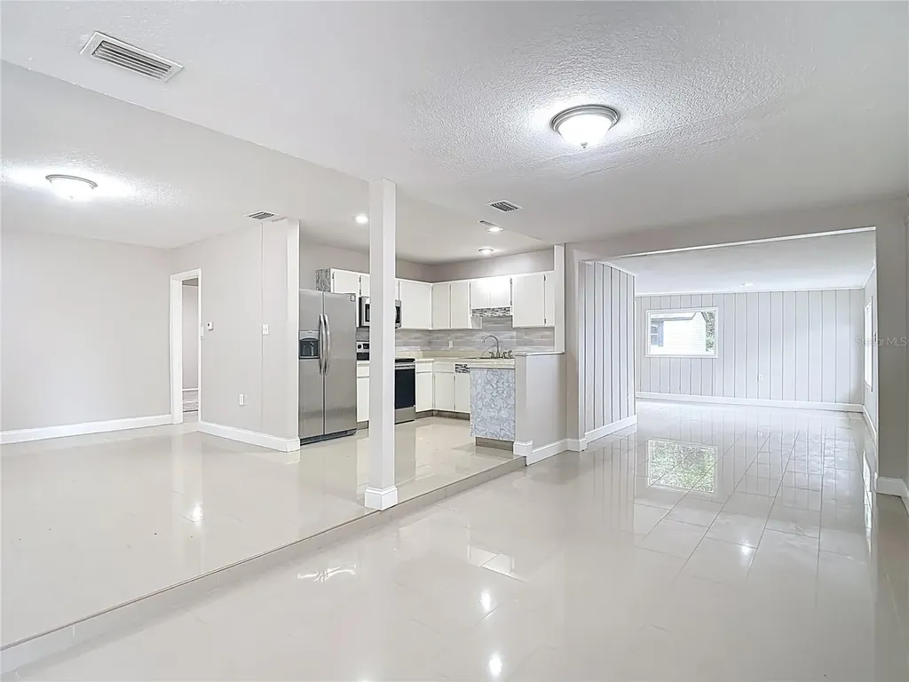 1328 Divot Lane Tampa FL 33612