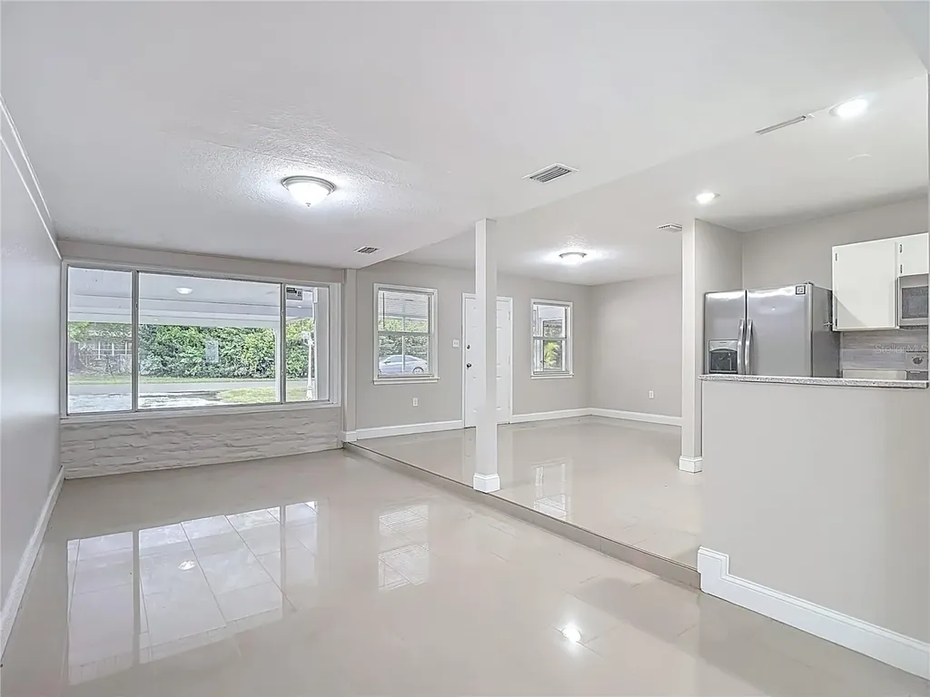 1328 Divot Lane Tampa FL 33612