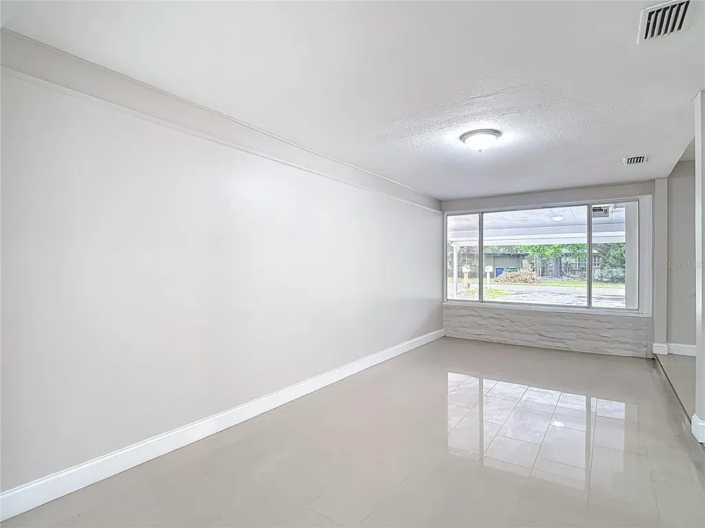 1328 Divot Lane Tampa FL 33612