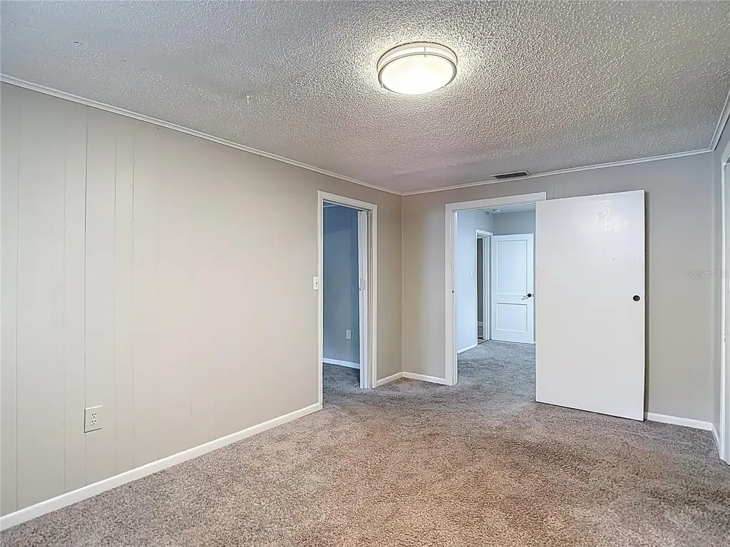 1328 Divot Lane Tampa FL 33612