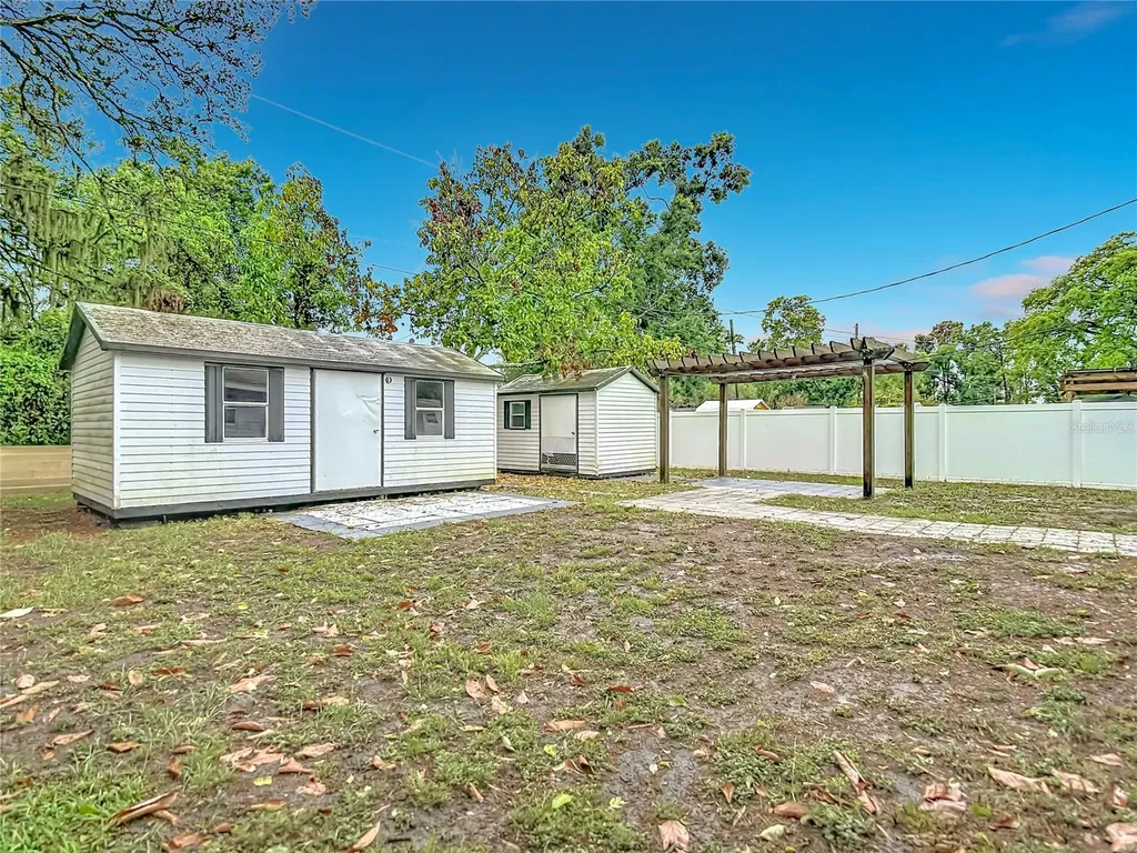1328 Divot Lane Tampa FL 33612