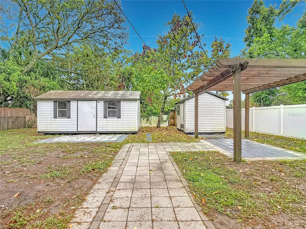 1328 Divot Lane Tampa FL 33612