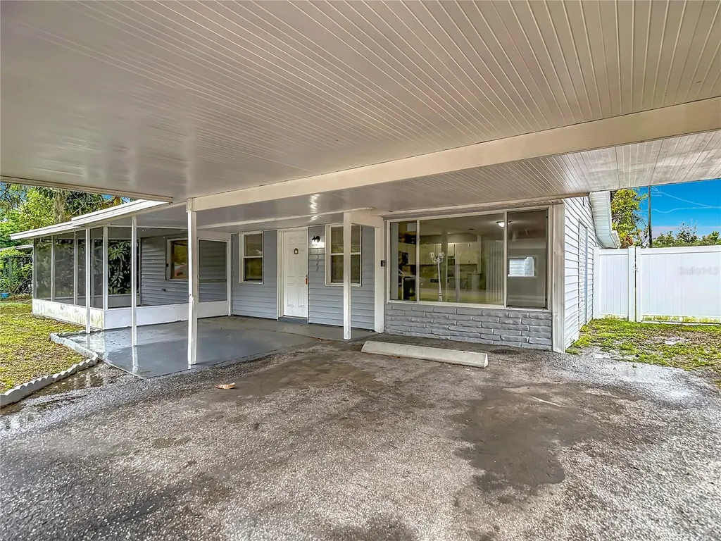 1328 Divot Lane Tampa FL 33612