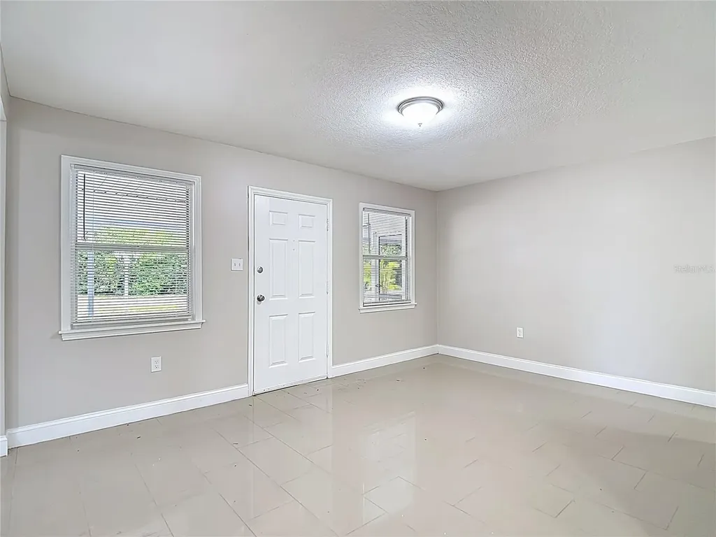 1328 Divot Lane Tampa FL 33612