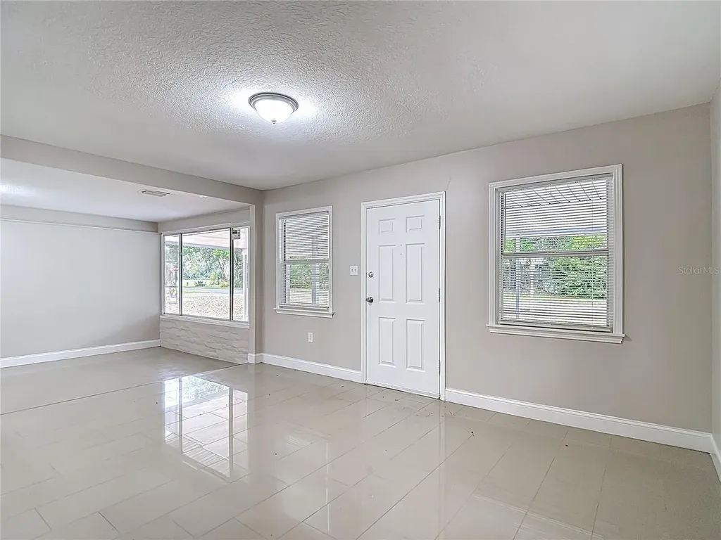 1328 Divot Lane Tampa FL 33612