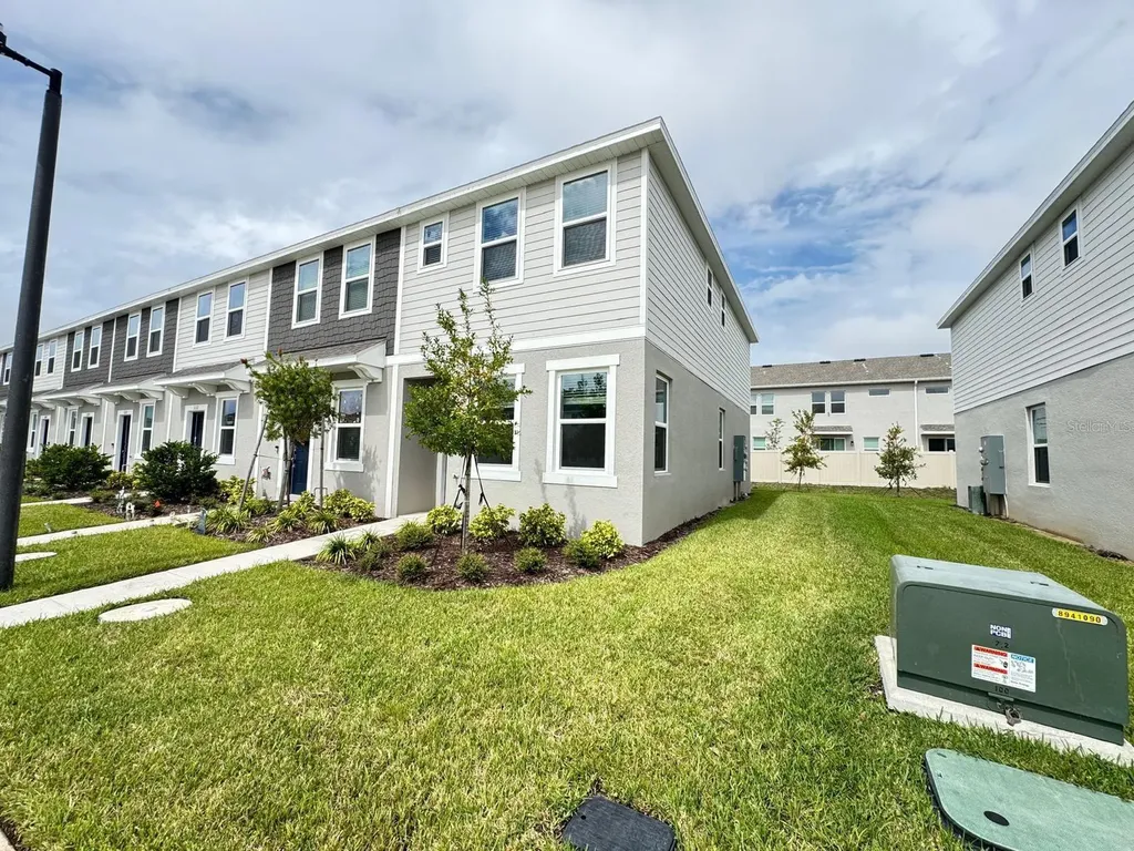 3140 Skyline Loop Kissimmee FL 34758