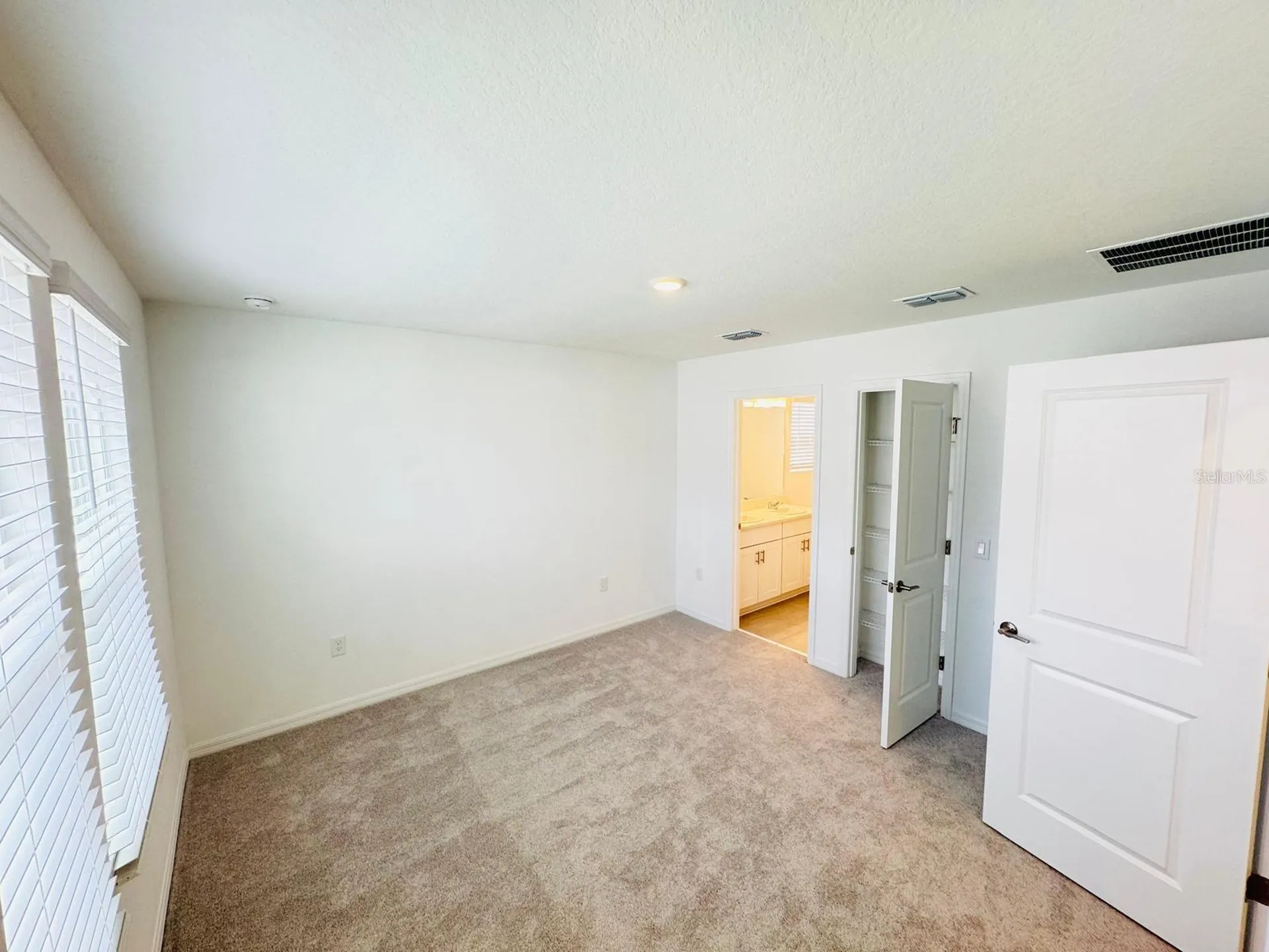 3140 Skyline Loop Kissimmee FL 34758