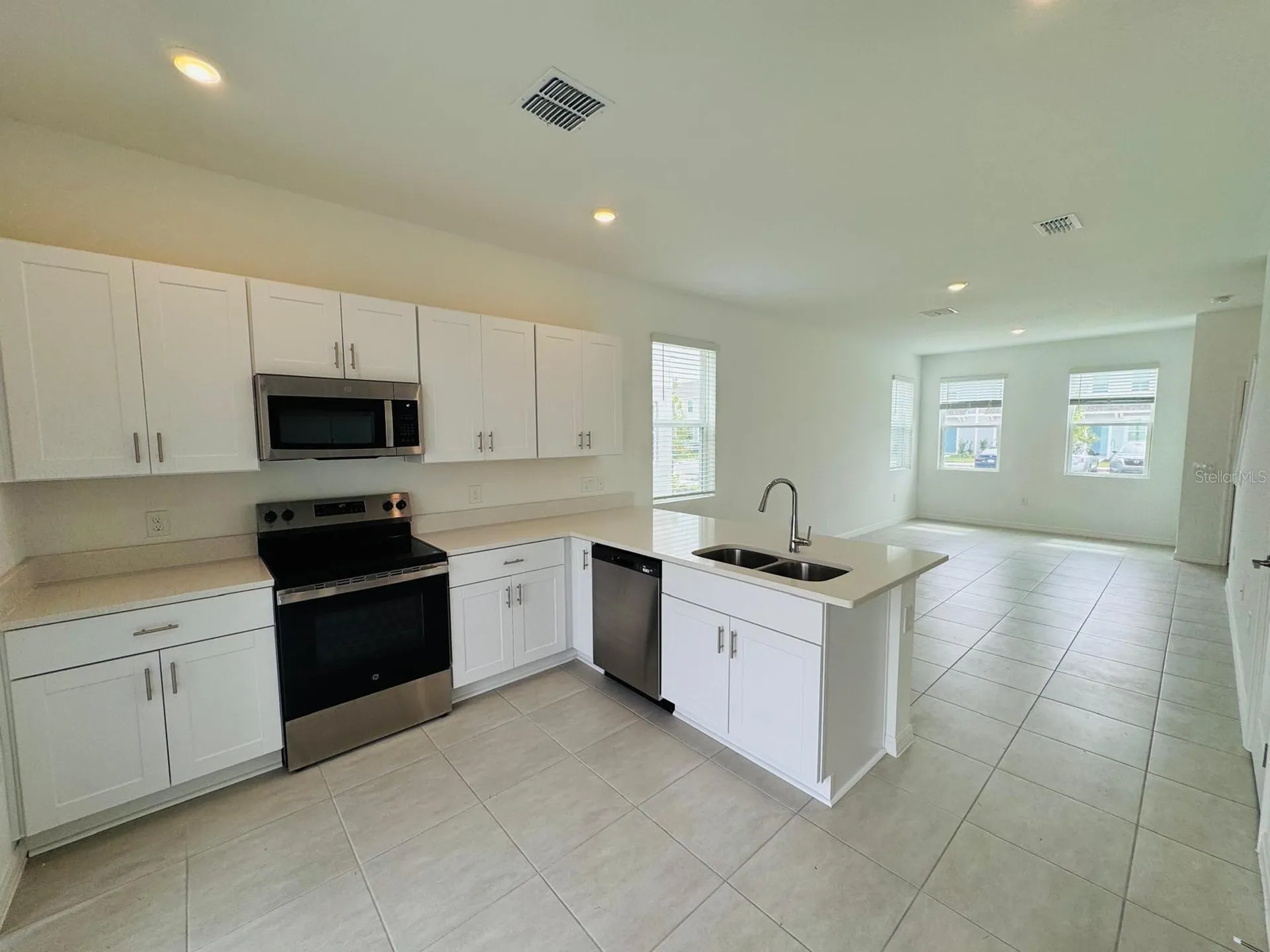 3140 Skyline Loop Kissimmee FL 34758