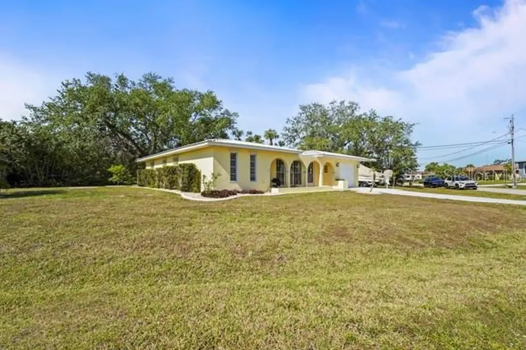18399 Burkholder Circle Port Charlotte FL 33948
