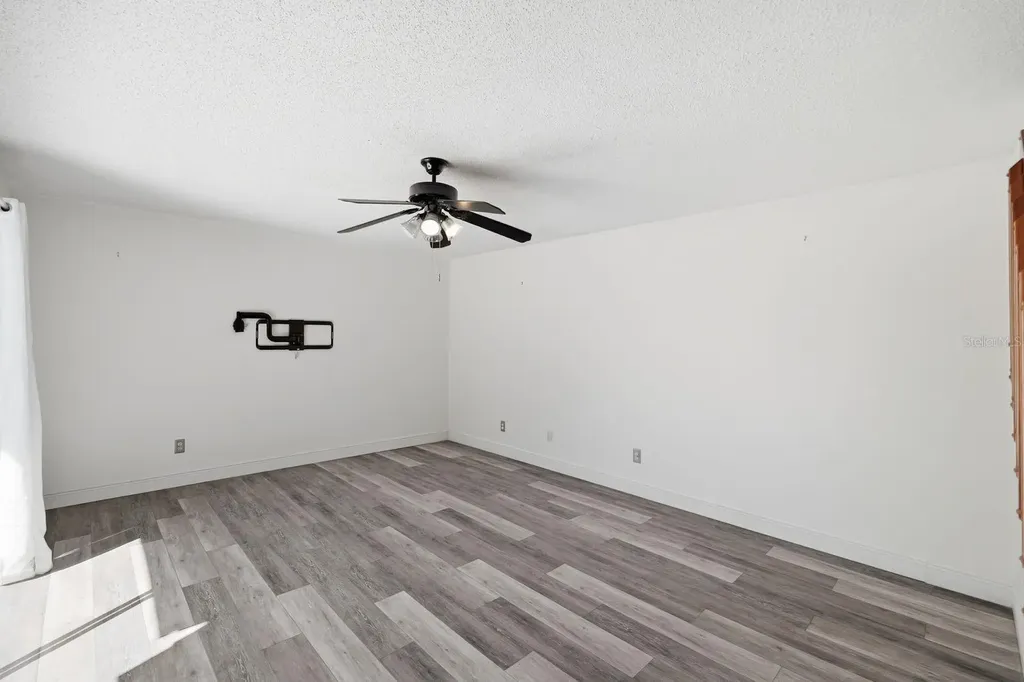 15446 E Pond Woods Drive Tampa FL 33618