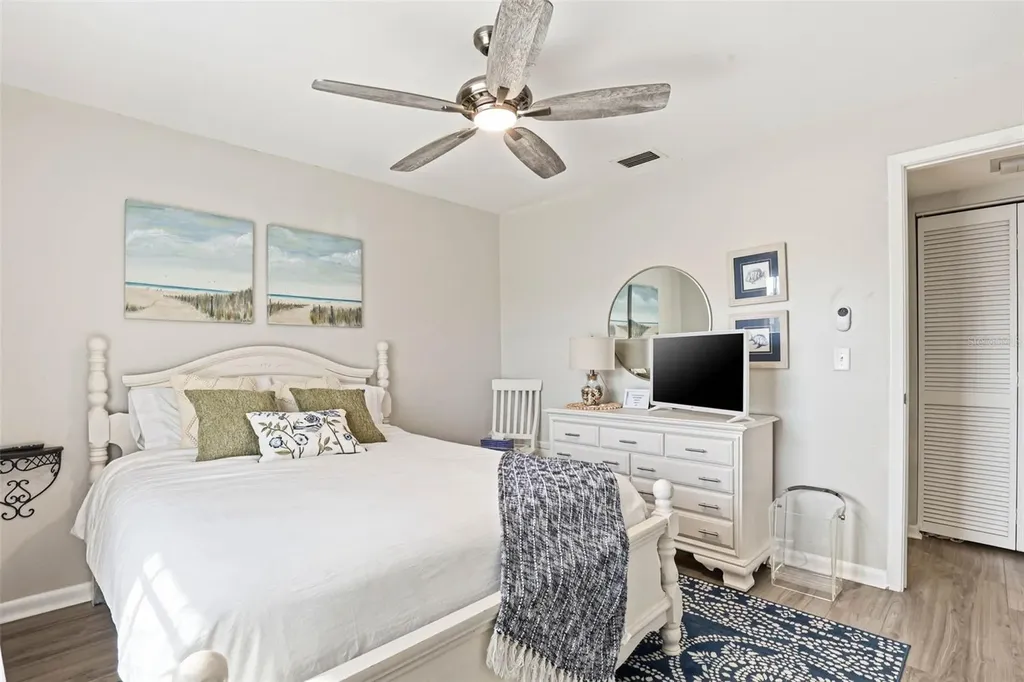 101 Lake Avenue NE Largo FL 33771