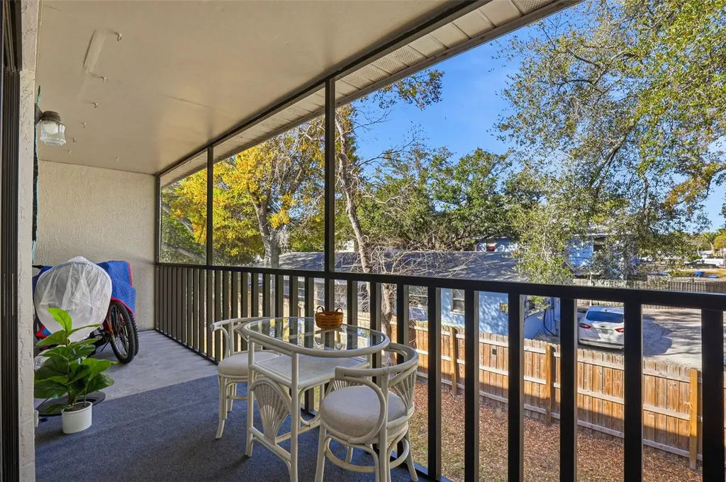 101 Lake Avenue NE Largo FL 33771