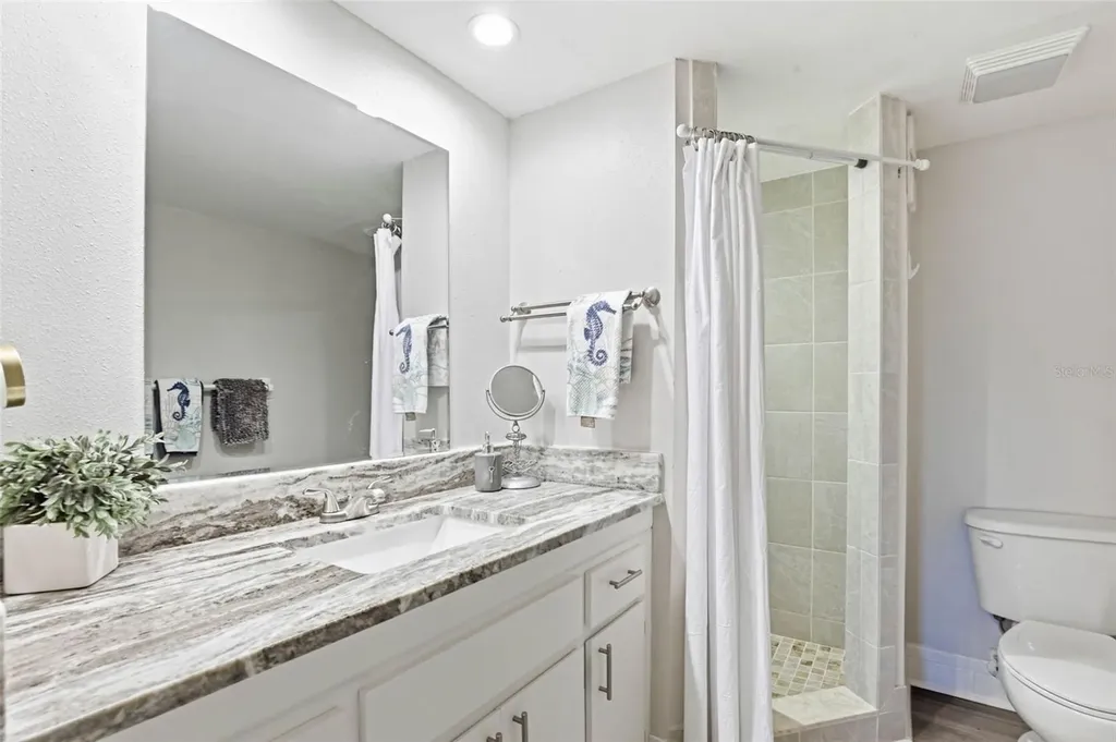 101 Lake Avenue NE Largo FL 33771
