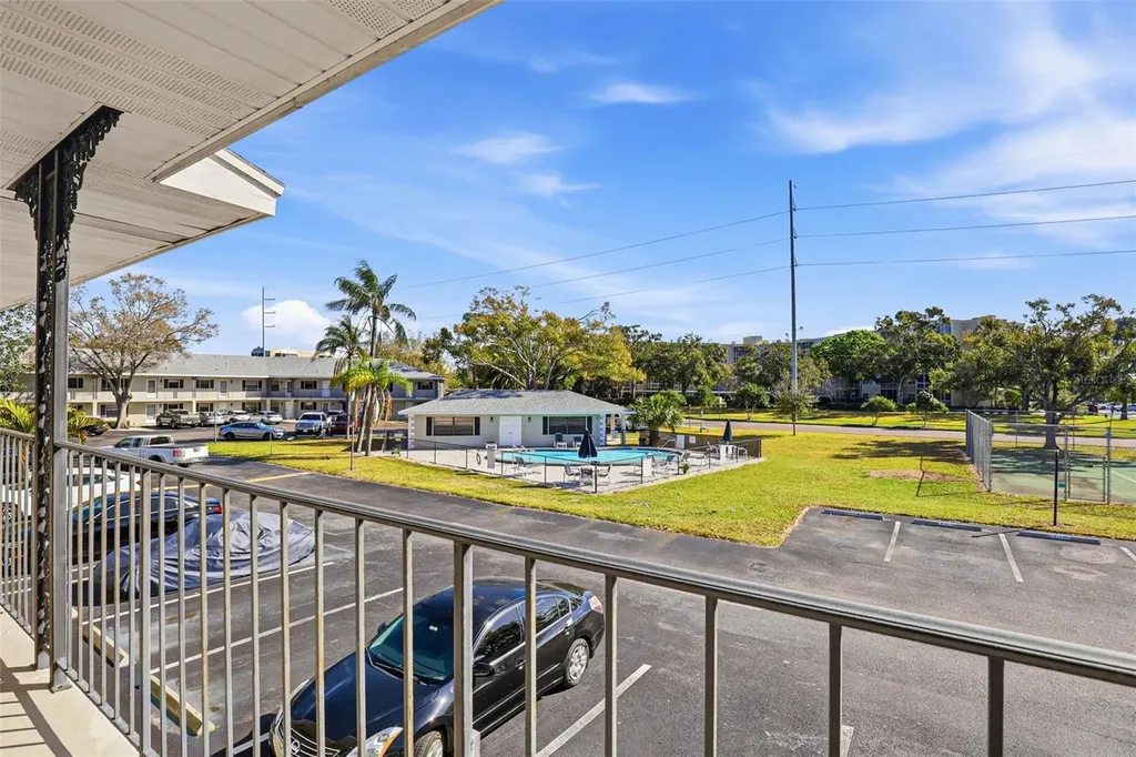 101 Lake Avenue NE Largo FL 33771