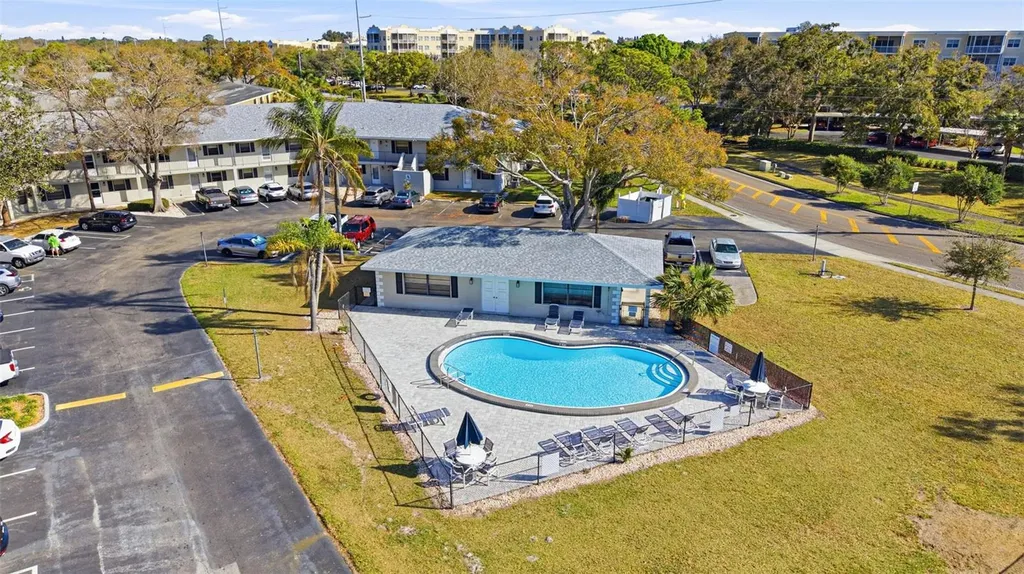 101 Lake Avenue NE Largo FL 33771