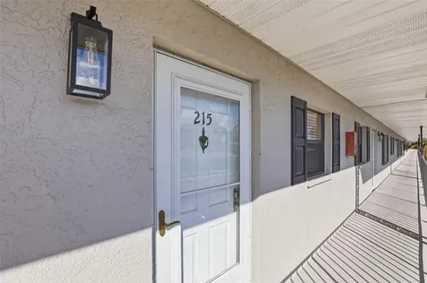 101 Lake Avenue NE Largo FL 33771