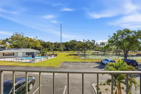 101 Lake Avenue NE Largo FL 33771