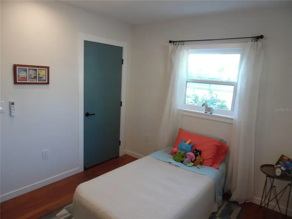 5487 70th Way N St Petersburg FL 33709