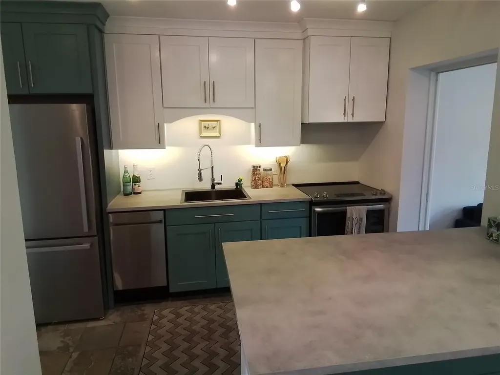 5487 70th Way N St Petersburg FL 33709