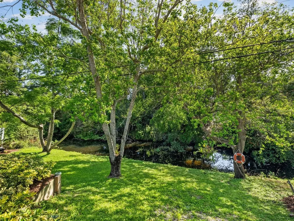 1405 Embassy Drive Clearwater FL 33764