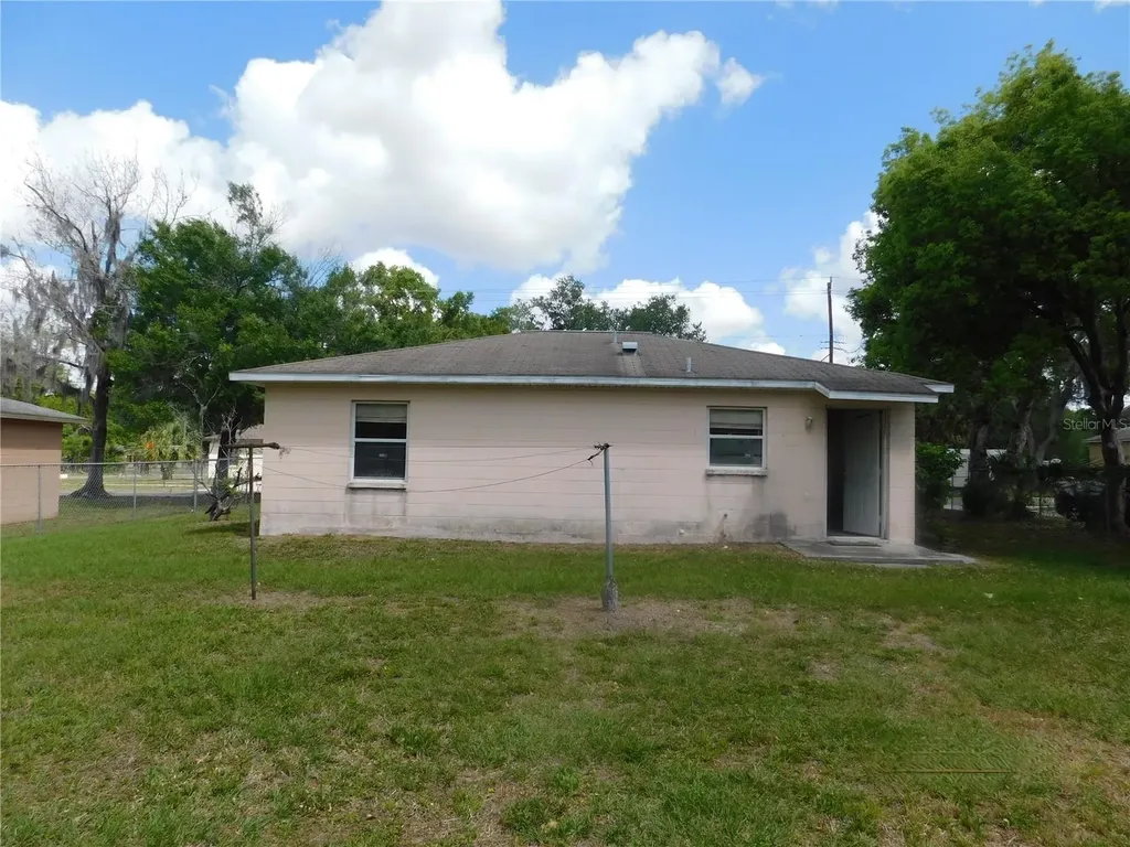 1205 E Laura Street Plant City FL 33563