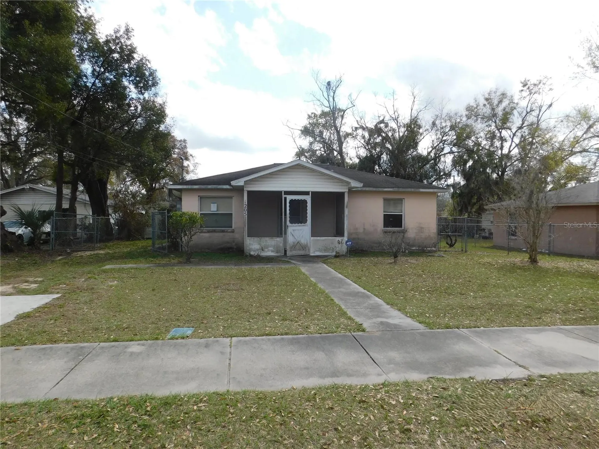 1205 E Laura Street Plant City FL 33563