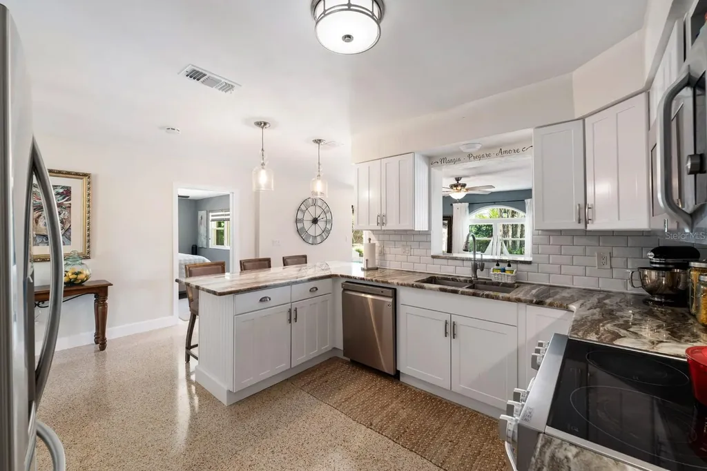 1100 36th Avenue NE St Petersburg FL 33704