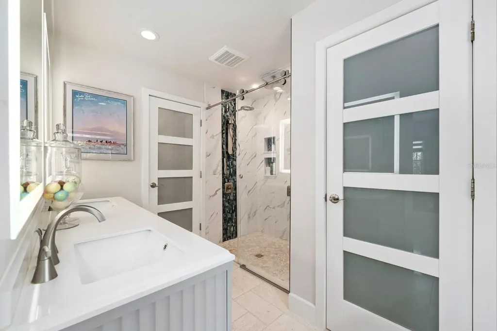 1100 36th Avenue NE St Petersburg FL 33704