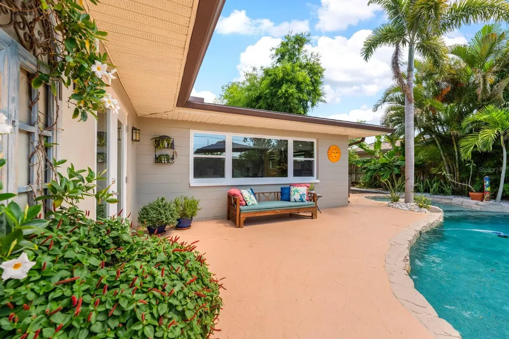 1100 36th Avenue NE St Petersburg FL 33704