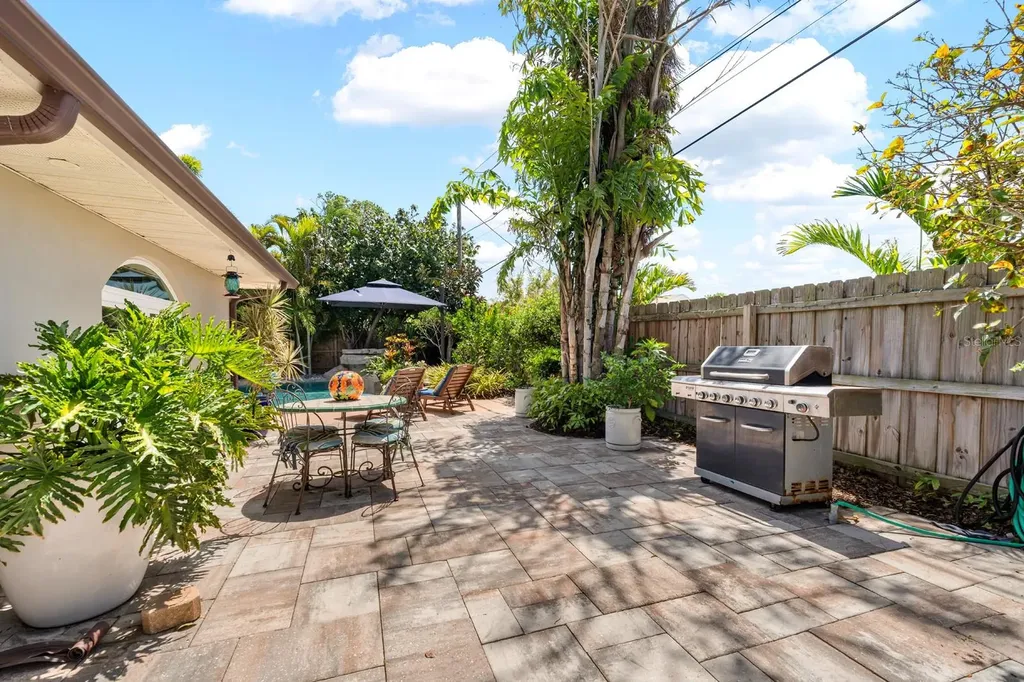 1100 36th Avenue NE St Petersburg FL 33704