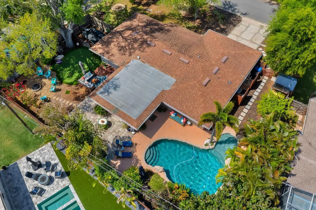 1100 36th Avenue NE St Petersburg FL 33704