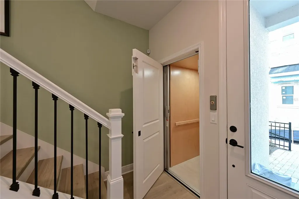 2451 Mangum Court Sarasota FL 34237